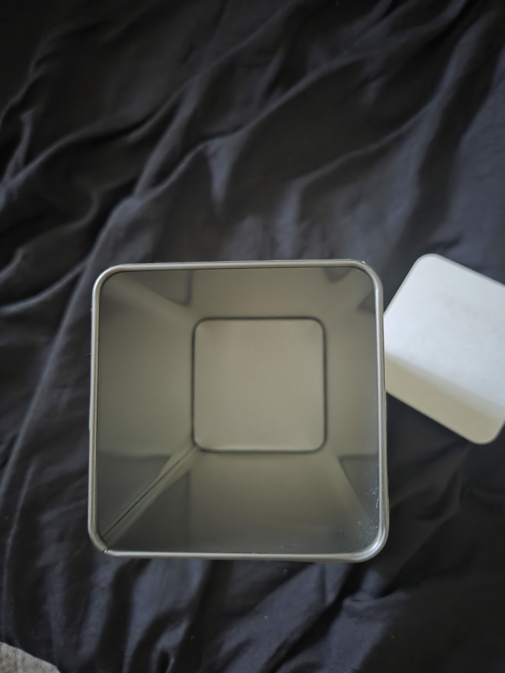 Vintage Style Container - Picture 2 of 3